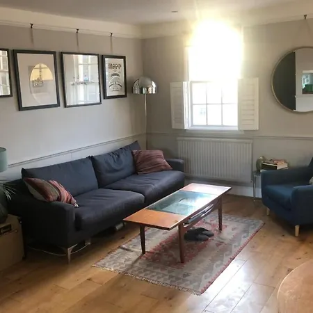Stylish And Spacious Apartment With Terrace